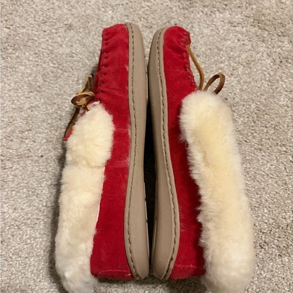 Minnetonka Women's Alpine Sheepskin Moccasin Red Slip On Slippers Suede Size 7 - Picture 10 of 12